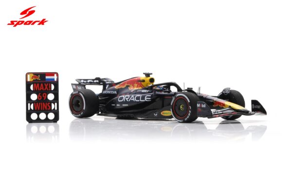 Spark 1:43 Oracle Red Bull Racing RB21 No.1 Winner Las Vegas GP 2025 Max Verstappen with Pit Board (S9669) Resin Model 16 Spark 1:43 Oracle Red Bull Racing RB21 No.1 Winner Las Vegas GP 2025 Max Verstappen with Pit Board (S9669) Resin Model