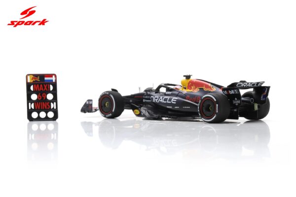 Spark 1:43 Oracle Red Bull Racing RB21 No.1 Winner Las Vegas GP 2025 Max Verstappen with Pit Board (S9669) Resin Model 17 Spark 1:43 Oracle Red Bull Racing RB21 No.1 Winner Las Vegas GP 2025 Max Verstappen with Pit Board (S9669) Resin Model