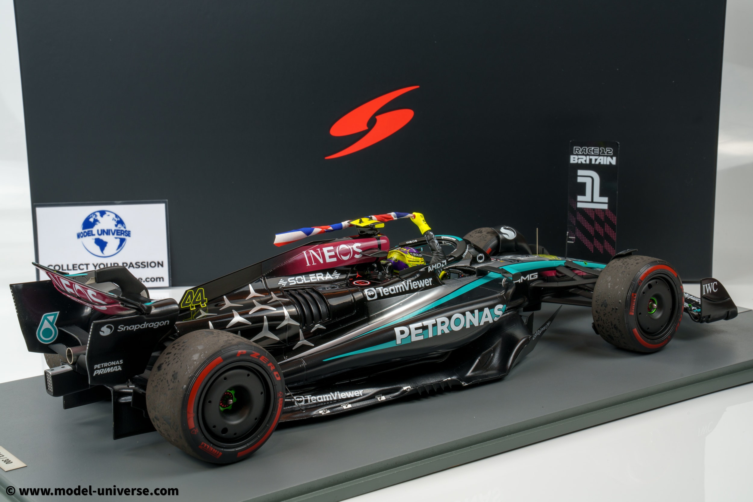spark-12s050-lewis-hamilton-