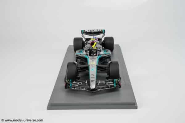 Spark 1:18 Mercedes-AMG Petronas W15 #44 Lewis Hamilton Winner British GP 2024 with Flag