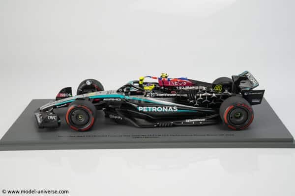 Spark 1:18 Mercedes-AMG Petronas W15 #44 Lewis Hamilton Winner British GP 2024 with Flag