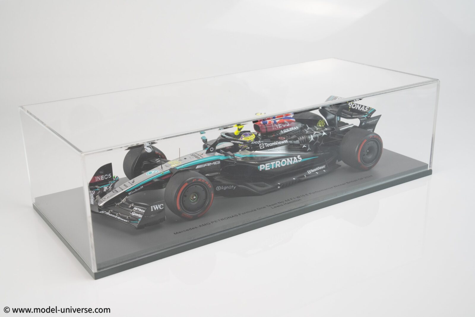 Spark 1:18 Mercedes-AMG Petronas W15 #44 Lewis Hamilton Winner