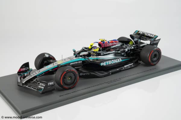 Spark 1:18 Mercedes-AMG Petronas W15 #44 Lewis Hamilton Winner British GP 2024 with Flag