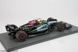 Spark 1:18 Mercedes-AMG Petronas W15 #44 Lewis Hamilton Winner British GP 2024 with Flag