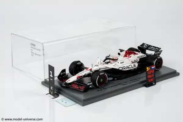 Spark - 1:43 Red Bull Racing RB21 No.1 Max Verstappen Winner Japanese GP 2025 with Pitboard - Special White Honda Tribute Livery - Resin Model