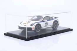 Spark - 1:18 Porsche 911 (992) Dakar Rally 1974 Design No.19 White - Porsche Exclusive Limited Edition Resin Model