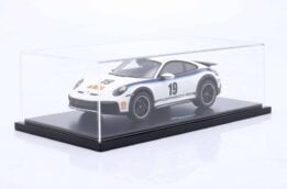Spark - 1:18 Porsche 911 (992) डकार रैली 1974 डिज़ाइन नंबर 19 सफेद - Porsche विशेष सीमित संस्करण राल मॉडल