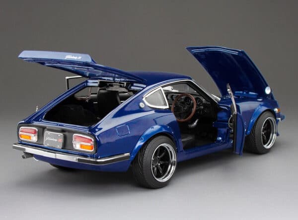 Diecast Model Shop - Model Universe 18 Alternative view of Sun Star 1:18 Nissan Fairlady Z (S30) Midnight Blue RHD (SUNH3515) Diecast Model