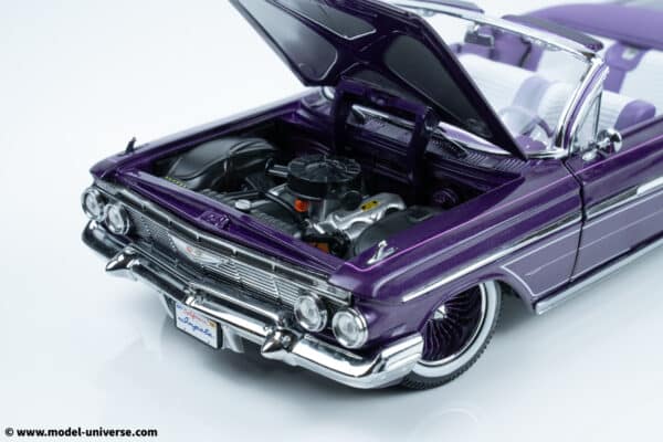 Sun Star - 1:18 Chevrolet Impala 1961 Open Convertible Lowrider Purple - Diecast Model