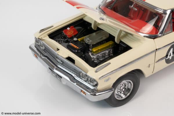 Sun Star - 1:18 Ford Galaxie 500/XL 1963 #45 Jack Sears 1963 British Saloon Car Championship Winner - Diecast Model