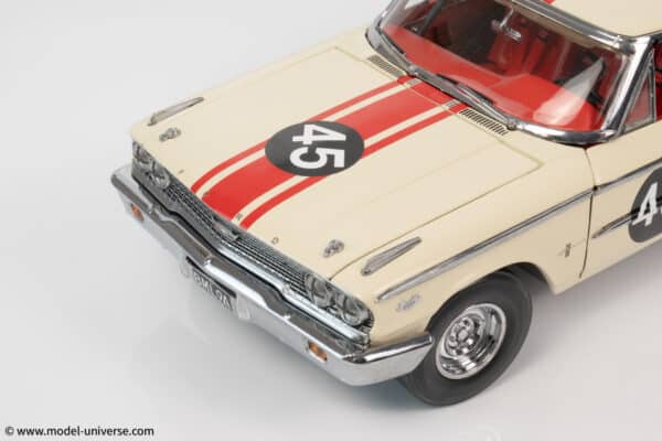 Sun Star - 1:18 Ford Galaxie 500/XL 1963 #45 Jack Sears 1963 British Saloon Car Championship Winner - Diecast Model