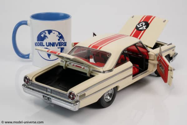 Sun Star - 1:18 Ford Galaxie 500/XL 1963 #45 Jack Sears 1963 British Saloon Car Championship Winner - Diecast Model