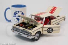 Sun Star - 1:18 Ford Galaxie 500/XL 1963 #45 Jack Sears 1963 British Saloon Car Championship Winner - Diecast Model