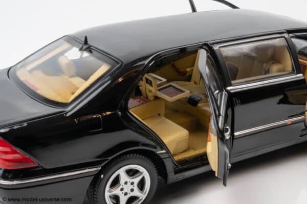 Sun Star - 1:18 Mercedes S600 (V220) Pullman Black (2000) - Diecast Model