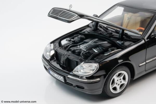 Sun Star - 1:18 Mercedes S600 (V220) Pullman Black (2000) - Diecast Model