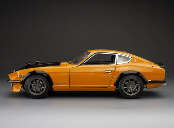 Sun Star 1:18 Datsun Fairlady Z (S30) RHD Orange Carbon Hood 1972 (3516R) Diecast Model 14 Sun Star 1:18 Datsun Fairlady Z (S30) RHD Orange Carbon Hood 1972 (3516R) Diecast Model
