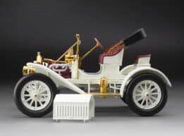 1:18 Buick Model 10 White 1908 - Diecast Model - Sun Star