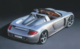 Tamiya - 1:24 Porsche Carrera GT Model Kit (24275)