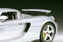 Tamiya - 1:24 Porsche Carrera GT Model Kit (24275)