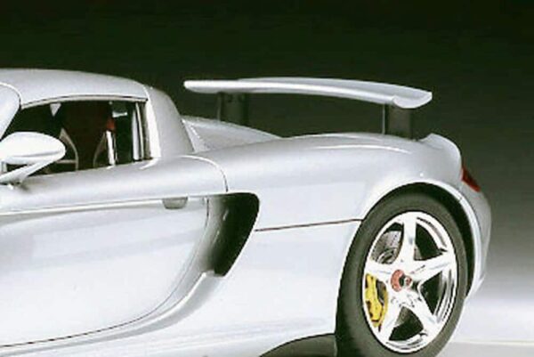 Tamiya - 1:24 Porsche Carrera GT Model Kit (24275)