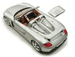 Tamiya - 1:24 Porsche Carrera GT Model Kit (24275)