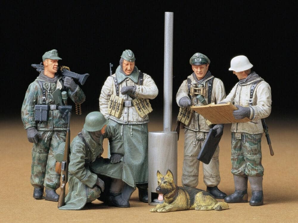 tamiya - 1:35 ger.soldiers at field briefing model kit (35212)