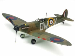 tamiya - 1:48 supermarine spitfire mk.i model kit (61119)