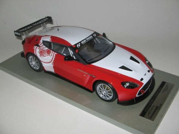 Aston Martin V12 Zagato Nur Test Jaeger Le