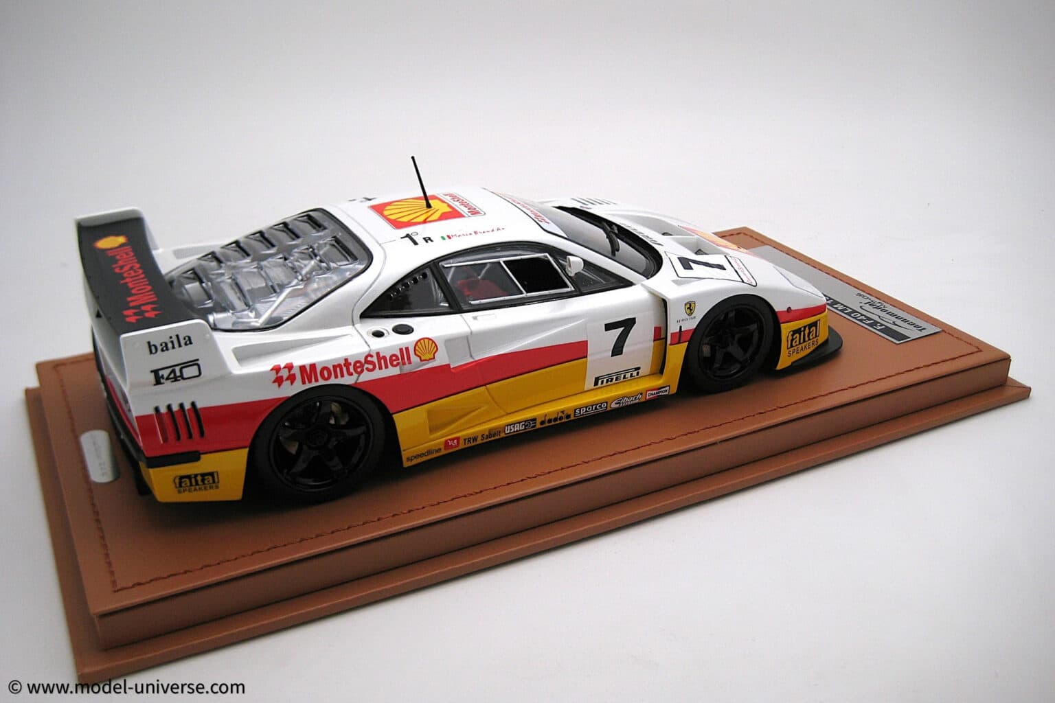 Tecnomodel - 1:18 Ferrari F40 LM 1996 Monte Shell White (With Showcase ...