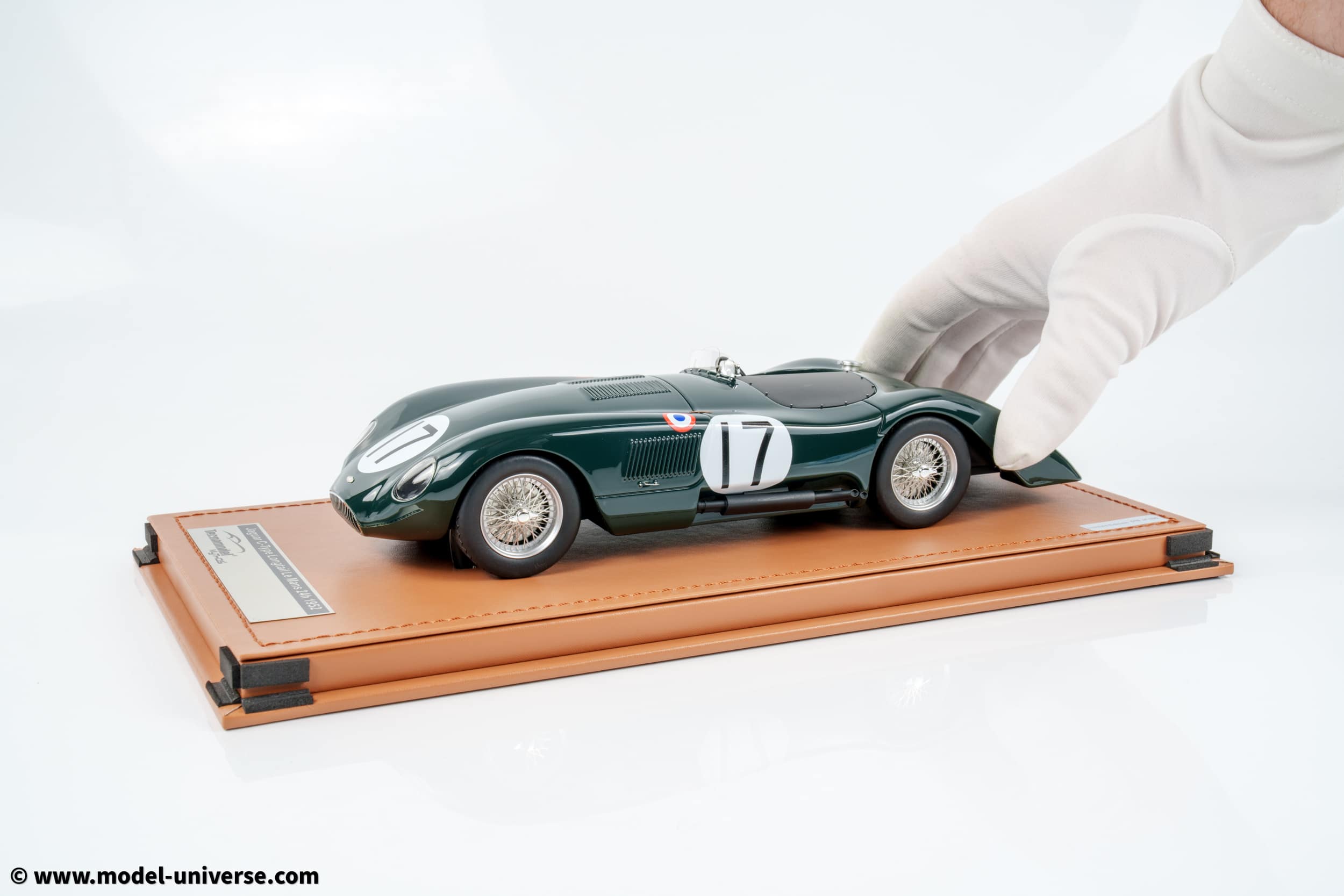 Tecnomodel - 1:18 Jaguar C-Type Long Tail No.17 24h Le Mans 1952 Stirling Moss, Peter Walker - Limited Edition Resin Model with Display Case 4 tecnomodel tm18 303b jaguar c type longtail 1952 le mans 2