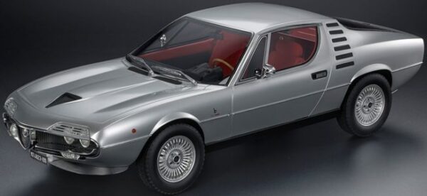 Alfa Romeo Montreal Silver