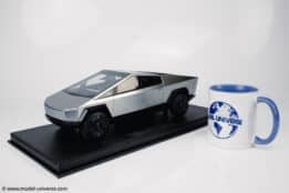 Top Marques - 1:18 Tesla Cybertruck Stainless Steel - Limited Edition Resin Model