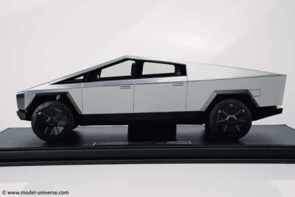 Top Marques - 1:18 Tesla Cybertruck Stainless Steel - Limited Edition Resin Model