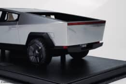 Top Marques - 1:18 Tesla Cybertruck Stainless Steel - Limited Edition Resin Model
