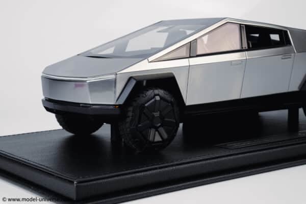 Top Marques - 1:18 Tesla Cybertruck Stainless Steel - Limited Edition Resin Model