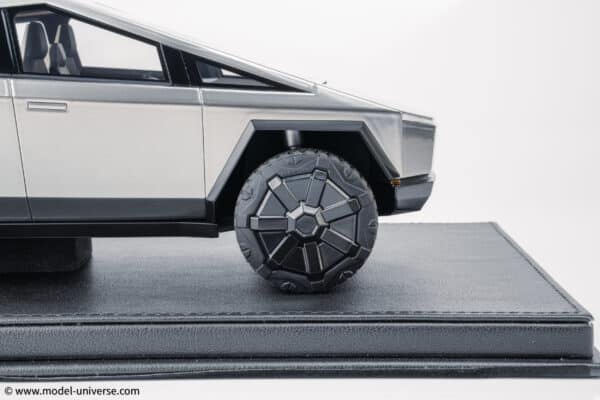 Top Marques - 1:18 Tesla Cybertruck Stainless Steel - Limited Edition Resin Model