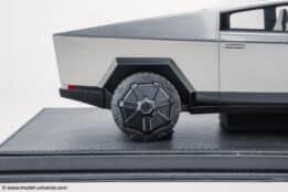 Top Marques - 1:18 Tesla Cybertruck Stainless Steel - Limited Edition Resin Model