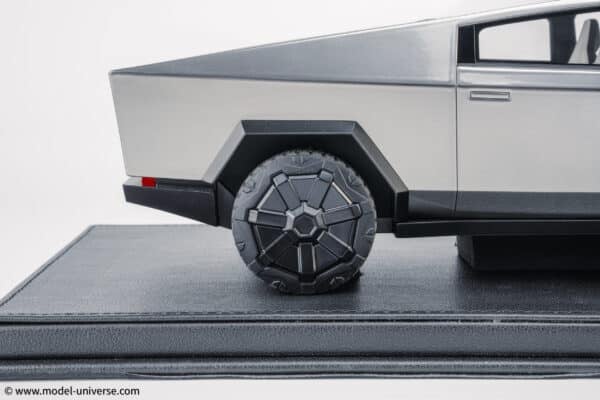 Top Marques - 1:18 Tesla Cybertruck Stainless Steel - Limited Edition Resin Model