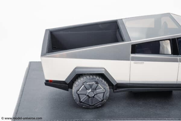 Top Marques - 1:18 Tesla Cybertruck Stainless Steel - Limited Edition Resin Model