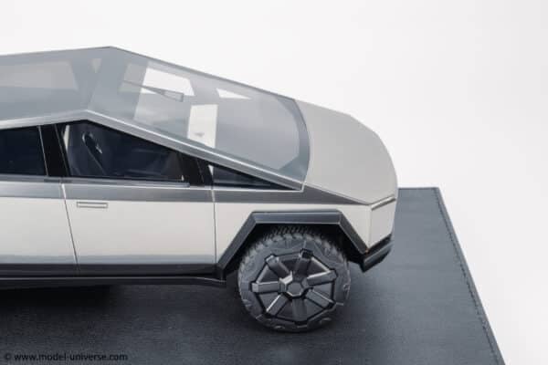 Top Marques - 1:18 Tesla Cybertruck Stainless Steel - Limited Edition Resin Model