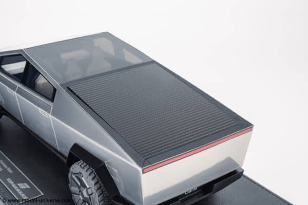 Top Marques - 1:18 Tesla Cybertruck Stainless Steel - Limited Edition Resin Model