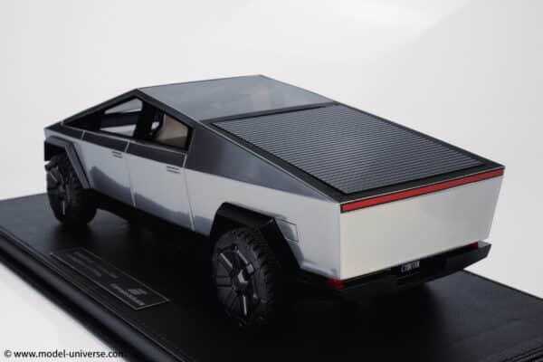 Top Marques - 1:18 Tesla Cybertruck Stainless Steel - Limited Edition Resin Model