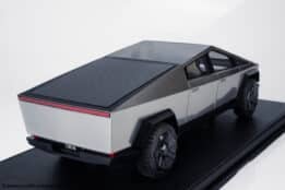 Top Marques - 1:18 Tesla Cybertruck Stainless Steel - Limited Edition Resin Model