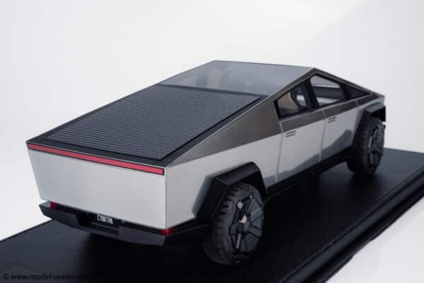 Top Marques - 1:18 Tesla Cybertruck Stainless Steel - Limited Edition Resin Model