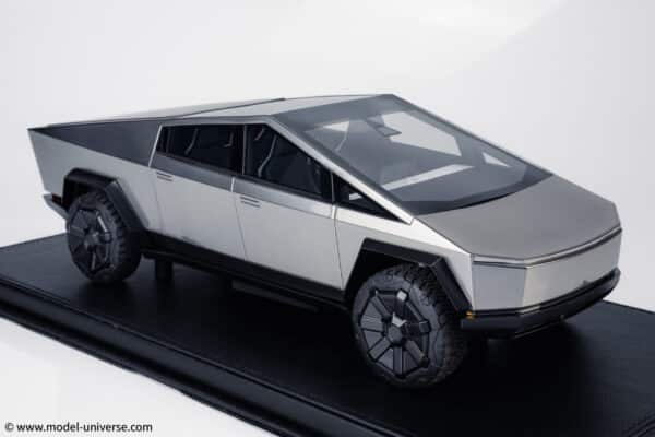Top Marques - 1:18 Tesla Cybertruck Stainless Steel - Limited Edition Resin Model