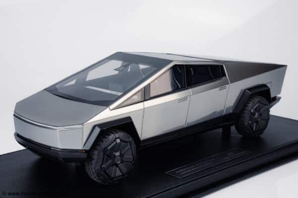 Top Marques - 1:18 Tesla Cybertruck Stainless Steel - Limited Edition Resin Model
