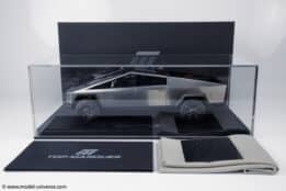 Top Marques - 1:18 Tesla Cybertruck Stainless Steel - Limited Edition Resin Model