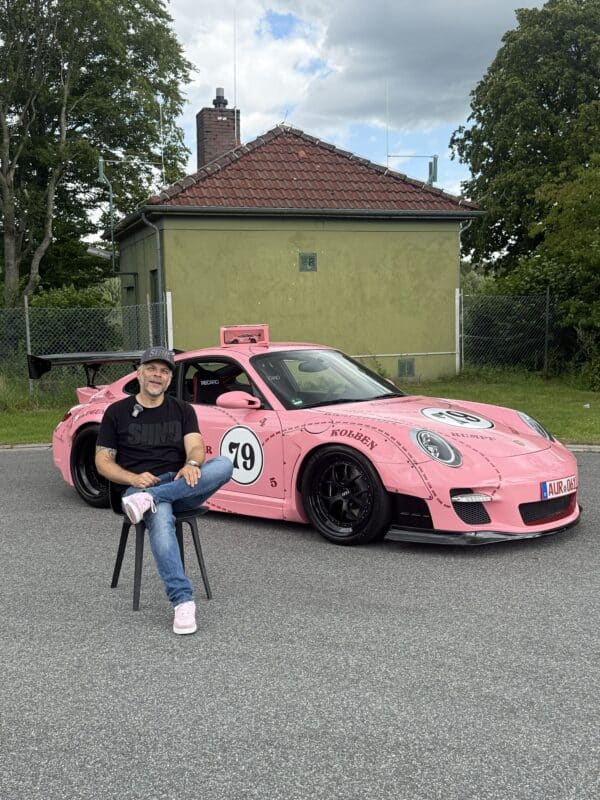WERK83 1:18 Porsche 911 (997) Turbo S LBWK Sidney Hoffmann The Sow No.79 Pink (W18090001) Resin Model 23 WERK83 1:18 Porsche 911 (997) Turbo S LBWK Sidney Hoffmann The Sow No.79 Pink (W18090001) Resin Model - Image 11