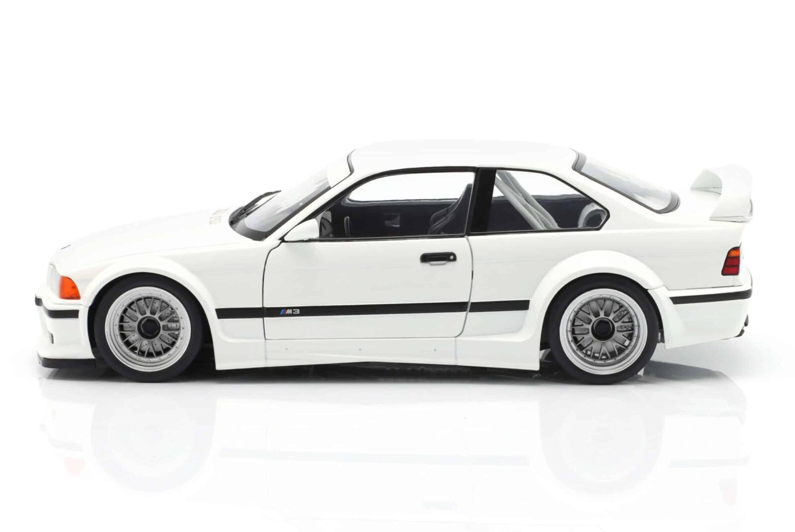 WERK83 1:18 BMW M3 (E36) GTR Plain Body Version White (W18051001